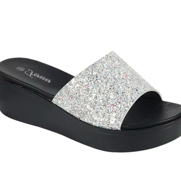 2/$25 SALE GLITTER SANDALS FLIP FLOPS SHOES SILVER - Picture 3 of 3
